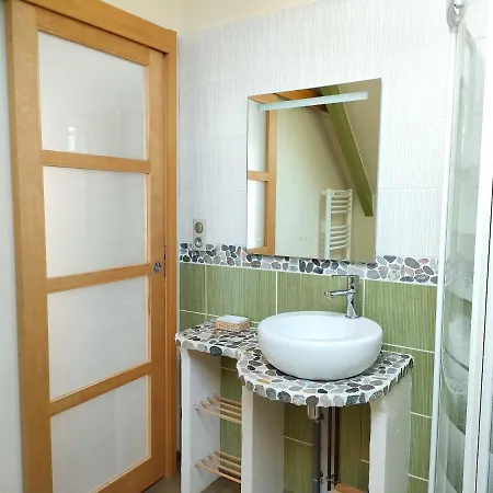 Maison De Charme Au Vivier-sur-mer Avec Terrasse Privee *